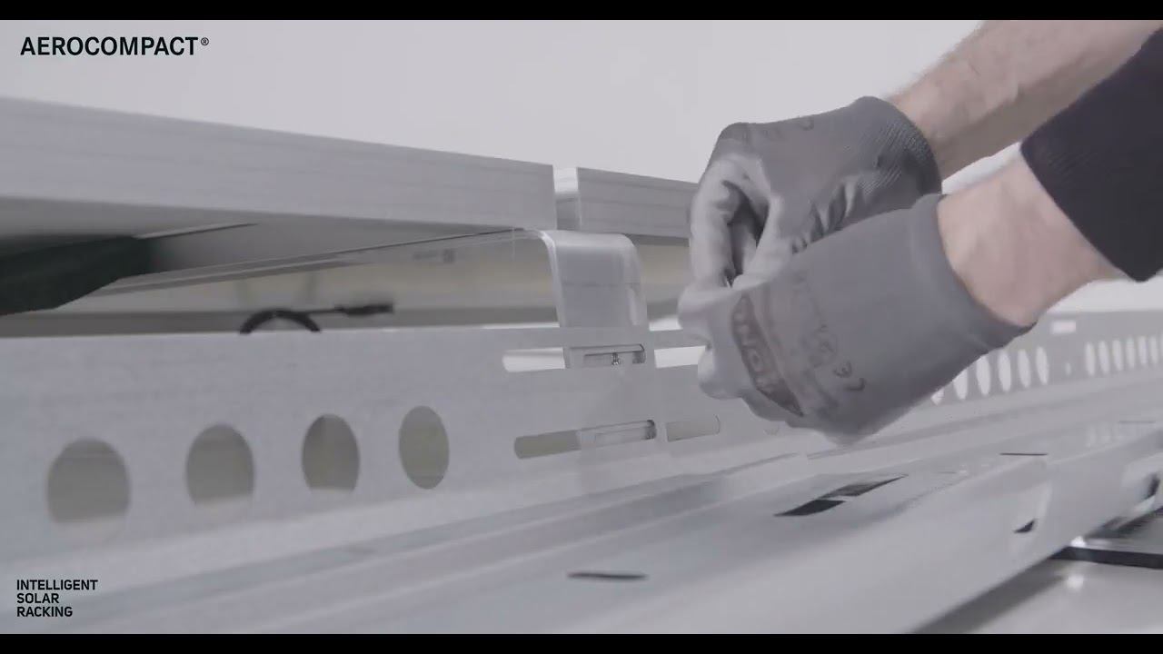 Крепление AEROCOMPACT на плоскую кровлю с пригрузом.