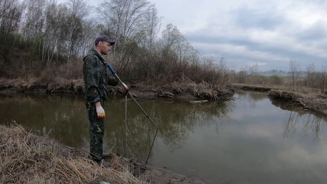 Рыбалка на паук (подъёмник) в малой реке. смотреть онлайн