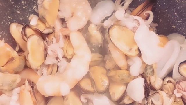 Простой рецепт зелёного салата с морепродуктами