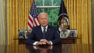 Часы показывали не то время: вокруг обращения Джо Байдена разгорелся скандал