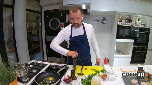 Как вкусно и правильно пожарить Яичницу. Яйца. Секреты кухни смотреть онлайн