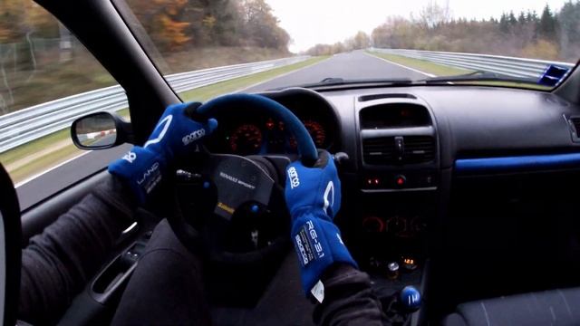 Guide Under 8'30 en Clio Rs2 sur le Nurburgring. смотреть онлайн