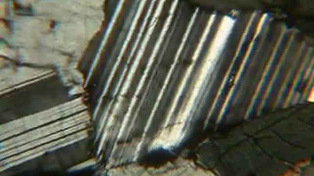 Плагиоклаз минерал шлиф. Полисинтетические двойники. смотреть онлайн