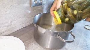 Соленые огурцы холодным способом,как бочковые.Хрустящие огурчики с картошечкой, лучшая закуска.