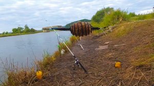 Донная снасть на карася и сазана. Донка с пружиной в деле.