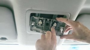 Change cabin interior light bulb on a Nissan XTrail T31 2007-2012.  Jonathan C Nevill