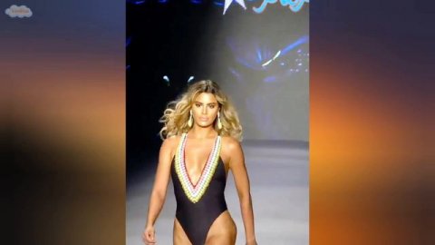 Купальники🌴 Показ моды