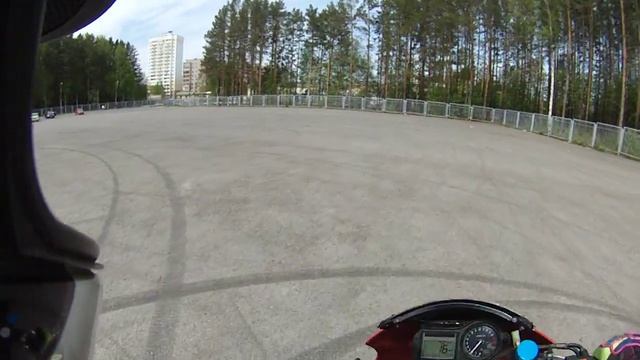 F4i Stunt - обучалка по кругам "без рук" смотреть онлайн