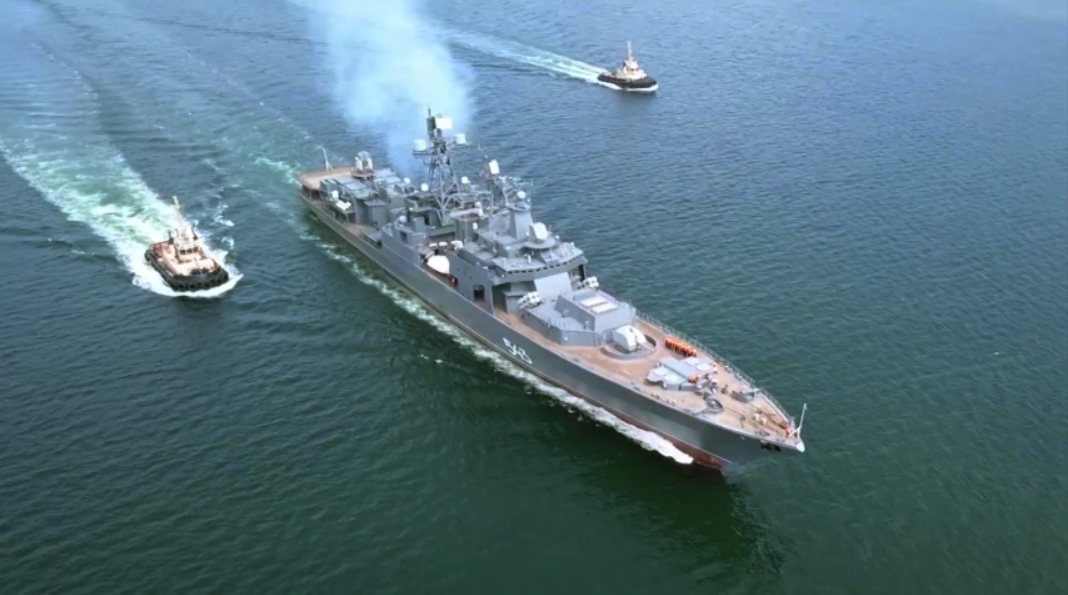 Российский фрегат «Маршал Шапошников» прибыл в Катар