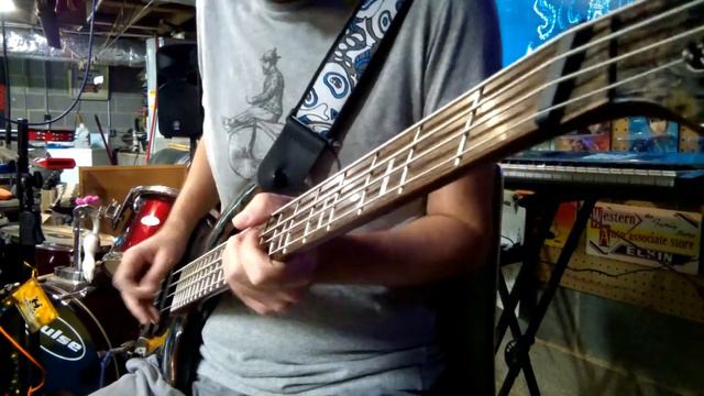 Ibanez Soundgear Multiscale 4 String Bass Demo