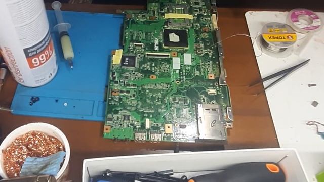 Ремонт ноутбука Asus X51L. Заміна кнопки. Профілактика системи охолодження. смотреть онлайн