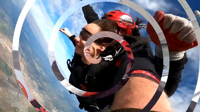 Savanna Glover's Tandem skydive! смотреть онлайн