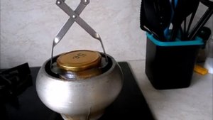 Если засахарился мёд - это можно легко исправить, и сделать из него опять свеже-накаченный, жидкий.