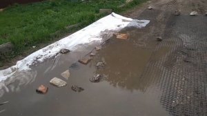 Ямочный ремонт поселковой дороги с геотекстилем и дорожной сеткой.