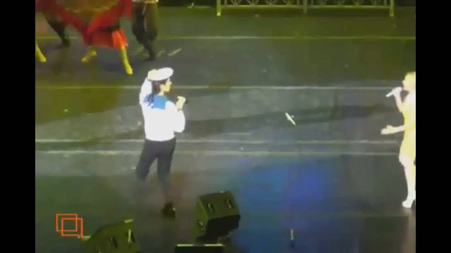 Юлия Михальчик и Марк Тишман - Тальяночка (Питер, 2012) смотреть онлайн