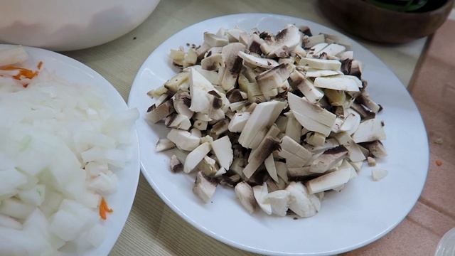 ГРИБНОЙ СУП из шампиньонов / БИГУС с грибами / ТУШЕНАЯ КАПУСТА с мясом и грибами смотреть онлайн