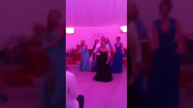 Песня подарок младшей сестренки Нам на свадьбу! смотреть онлайн