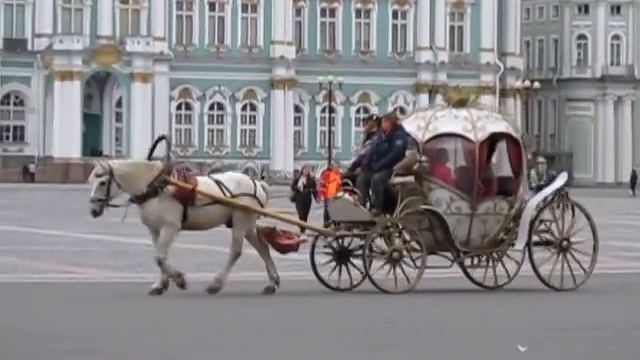 на карете по Дворцовой площади смотреть онлайн