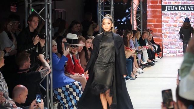 Показ мод - фэшн коллекция одежды осень-зима 2022/23 дизайнера Julia Dalakian на Неделе моды смотреть онлайн