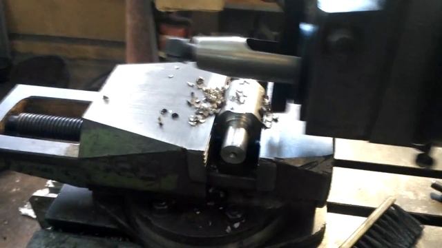 Строгаю валы для гранулятора. Станок 7307 в работе. смотреть онлайн