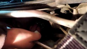 Renault Logan Замена передних лампочек (лампа головного света)