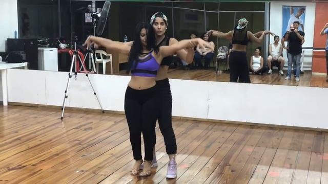 Stephanie Lucero y Anita Bachata Tanz fit / como lo hacía yo смотреть онлайн