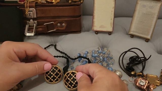 Винтажные украшения из Франции в Москве. Клипсы, часы, бусы, солнцезащитные очки. смотреть онлайн