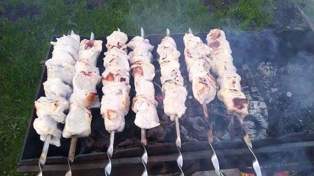 Майский шашлык. Сезон 2019 открыт! Вкусный и простой рецепт. смотреть онлайн