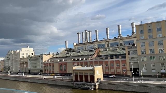 Москва. Парк Зарядье. Панорама с парящего моста.