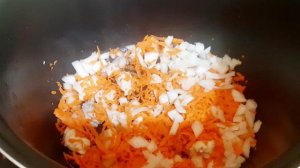 Рис с морковью луком и курицей