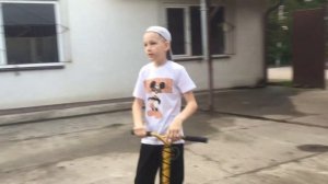 как сделать трюк 180 градусов на самокате)))