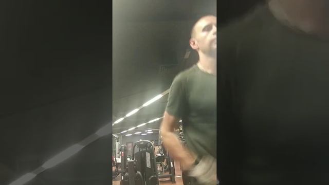 Бег по беговой дорожке в тренажёрном зале | Персональный тренер вашего здоровья