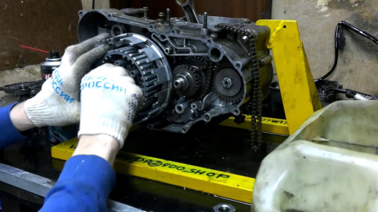 Сборка правой части двигателя Suzuki DRZ400 сцепление смотреть онлайн