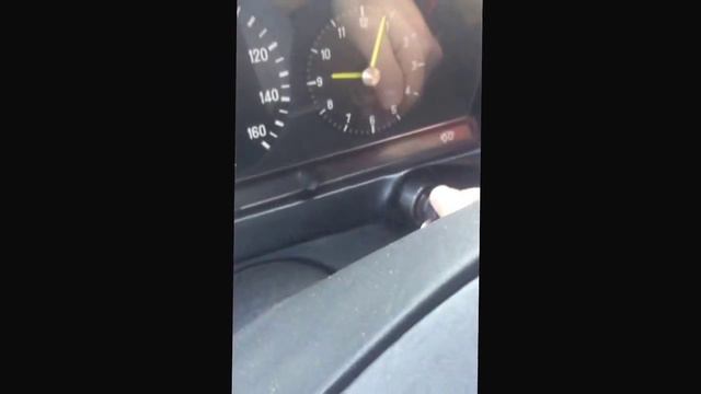 Mercedes Benz W123 200D cold start(-2*C) after 3 weeks from last engine start смотреть онлайн