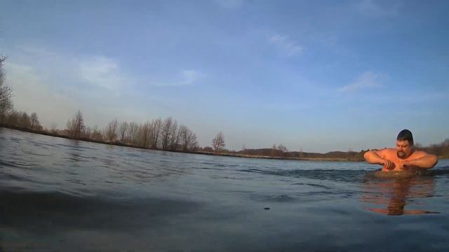 Весеннее пла́вание, моржева́ние
