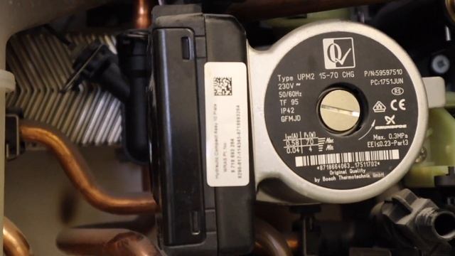 WORCESTER 25i ERP COMBI BOIER, inside the boiler casing doing a full review and strip down. смотреть онлайн