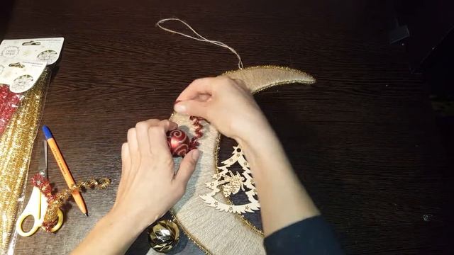 Новогоднее украшение "Полумесяц со звездами" смотреть онлайн