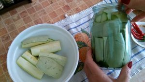 Маринованные кабачки ,, Кровавая Мэри " Видео рецепт.