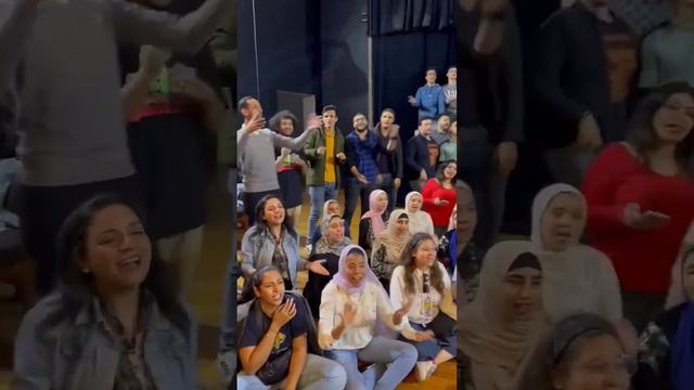 Rouh Alsharq Choir's rendition of Arhbo смотреть онлайн