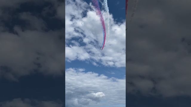 Военные самолеты на параде