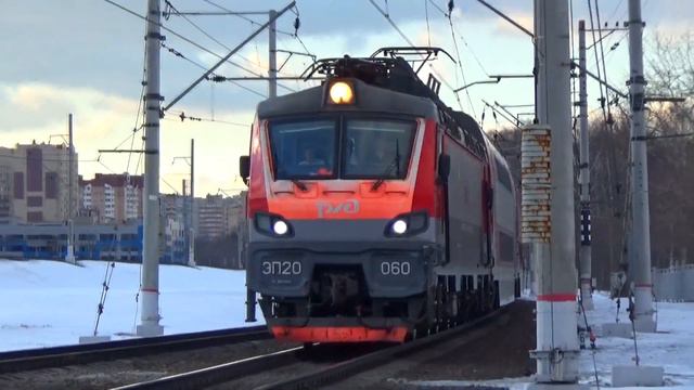 Электровоз ЭП20-060 со скорым двухэтажным поездом №738 "Москва - Воронеж" смотреть онлайн