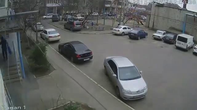 Видео с купольной камеры RVi-IPC32MS-IR смотреть онлайн