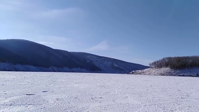 На подходе к месту обрушения сопки в реку Бурею в Хабаровском крае смотреть онлайн