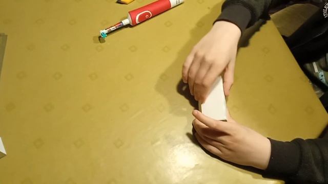 Распаковка детской электрической зубной щетки Braun от Oral-B. смотреть онлайн