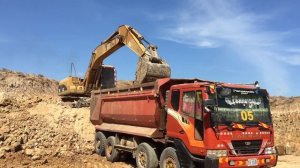 ឡានដឹកដី, Excavator Loading Dump Trucks, Heavy Equipment in Cambodia