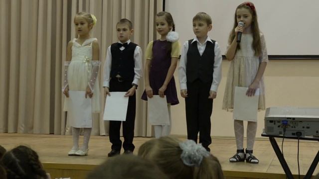 Чтение стихов в День Матери в школе смотреть онлайн