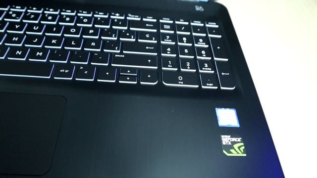 UNBOXING REVIEW PORTATIL GAMER HP 15 BC401NS I5 8250U 8GB RAM GTX 1050 смотреть онлайн