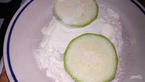 Жареные кабачки под майонезно-чесночным соусом