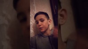 Обучение звука капельки ртом с пальцем