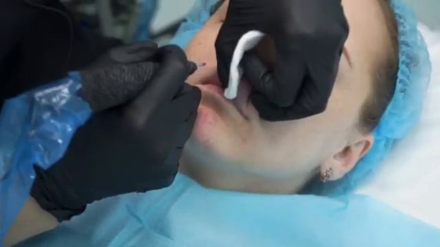 Процесс перманентного макияжа губ от Марины Чернецовой смотреть онлайн